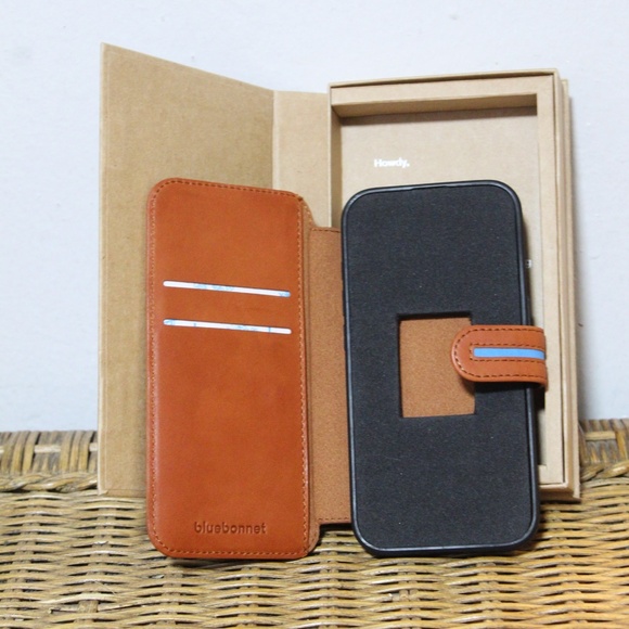 bluebonnet. Full Grain Leather MagSafe Folio Case.  iPhone 15 Pro. - Picture 2 of 6